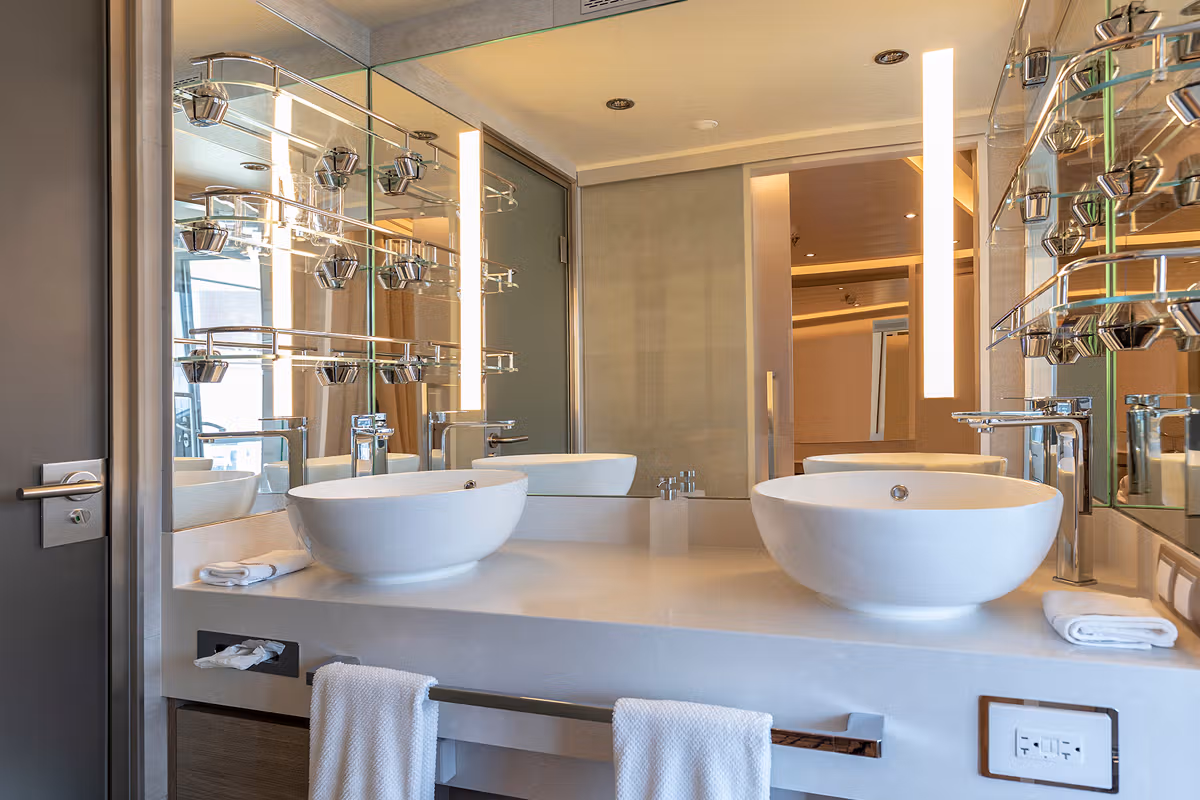 Silver Origin - Silver suite badkamer